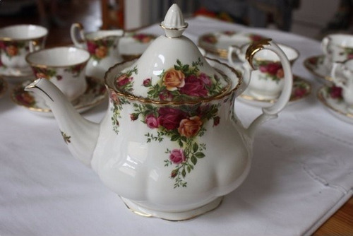 Tetera , Porcelana Royal Albert - Old Country Roses