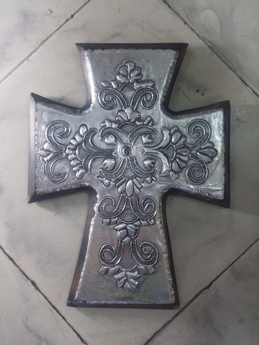 Icono Antiguo Religioso De Cruz En Metal Troquelado Y Madera