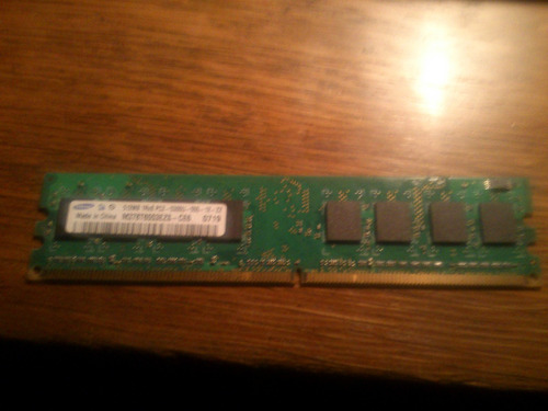 Memoria Ram 512mb 1rx8 -pc2 - 5300u - 555-12-zz  Samsung