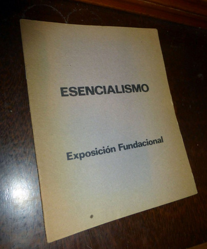 Catalogo De Exposicion: Esencialismo / Zorrilla, Tenser, Etc