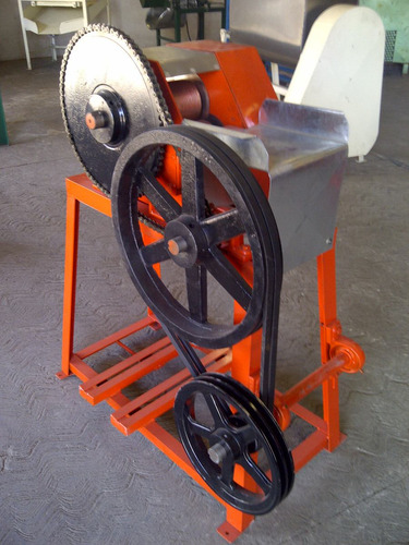 Imagen 3 de 4 de Trapiche Para Caña Con Motor De 13 Hp A Gasolina