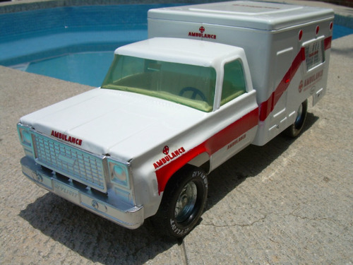 Ambulancia Chevrolet De La Marca Nylint De Los Setentas 1/12