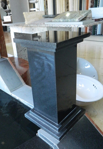 Imagen 2 de 4 de Columna Cuadrada Chica - Granito Negro