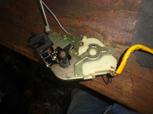 Imagen 2 de 3 de Vendo Cerradura Trasera Izquierda De Kia Sorento Año 2005