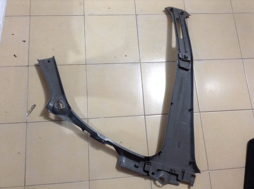 Plastico De Poste Derecho Renault Clio Platina Original