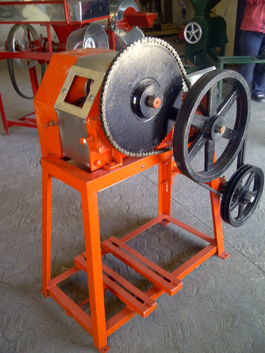 Imagen 4 de 4 de Trapiche Para Caña Con Motor De 13 Hp A Gasolina