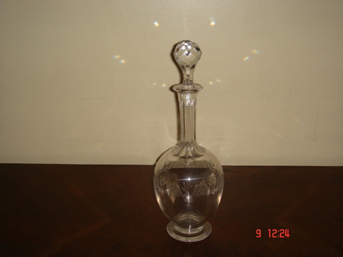 Antiguo Botellon De Cristal Tallado