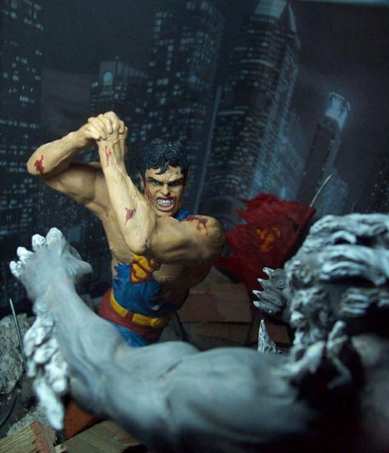 Escultura La Muerte De Superman Vs Doomsday Dc Comics Liga