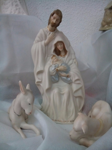 Pesebre Sagrada Familia  En Porcelana Horneada Con Animales