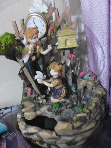 Adorno Fuente De Agua -pareja De Niños Jugando-nuevo En Caja