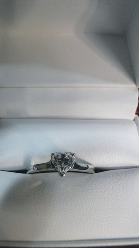 Imagen 5 de 8 de Anillo Con Diamante Cultivado Corazon De 50 Pts.
