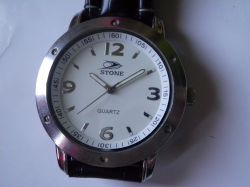 Reloj Stone Quartz 48x40mm Imperdible