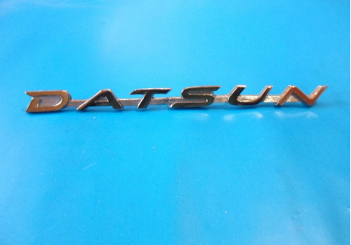 Emblema Datsun  Cajuela Clasico Metalico