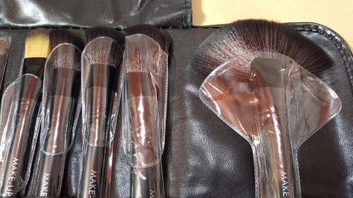 Imagen 4 de 5 de Set 24 Pinceles Profesionales Para Maquillaje Negro
