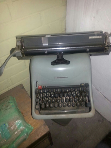 Máquina De Escribir Con Funda