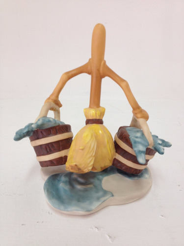 Imagen 4 de 4 de Disney Figura Escultura Fantasía Escoba Bucket Brigade Wdcc
