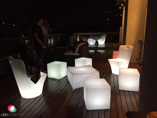 Imagen 2 de 10 de Alquiler Muebles Led Luminosos Cubos Sillones Mesas Barras