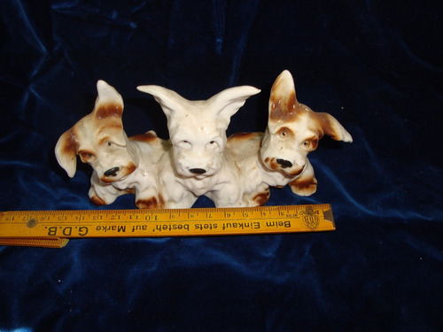 Porcelana  Figura De Tres Perros