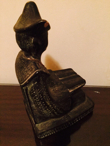 Estatuilla De Chinito Sentado