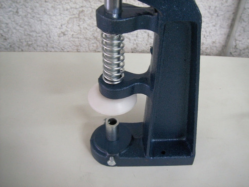 Imagen 4 de 6 de Maquina Para Forrar Boton Con Dados Y 1 Millar Boton Del 30