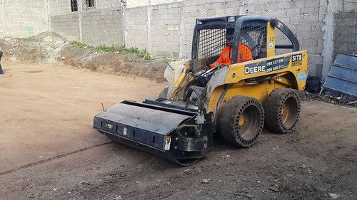 Imagen 2 de 6 de Motoniveladora En Minicargador, Nivelación Terrenos, Caminos