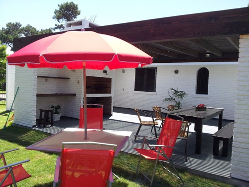 Disfrutar De Chalet Señorial En Estupendo Entorno