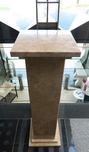 Imagen 1 de 5 de Columna Cuadrada - Marmol Champagne
