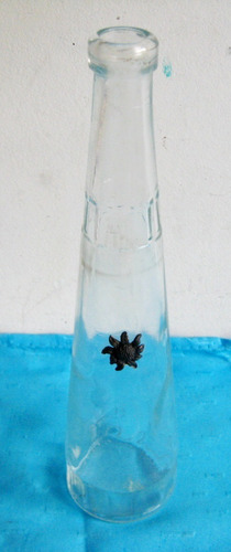Botella Decorativa Florero De Vidrio Tallada Flor De Peltre (Usado)