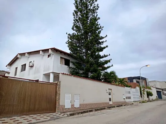 Casa-quinta En Venta  En Paraiso 1- Pampatar