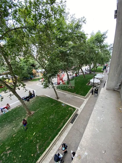 Venta Oficina Stgo. Paseo Bulnes. Remodelada Nor-oriente 