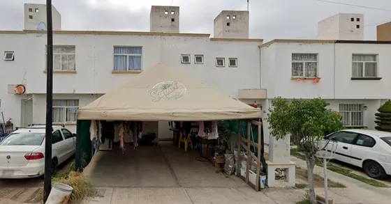 Casa En Remate Bancario En Av. Mercedarios, Mision Sta Cruz, San Juan Del Río, Qro. (60% Descuento, Excelente Plusvalía) ¡gran Oportunidad De Inversión! - Sk12