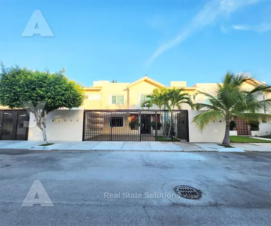Casa En Venta, 4 Recámaras, 2 Niveles, La Vista, El Table, C