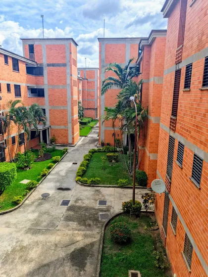 Apartamento En Residencias Las Trinitarias Ciudad Alianza E
