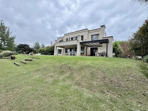 Fantástica Casa A La Laguna, Llena De Comodidades Y Gran Parque, En Estancias Del Rio.