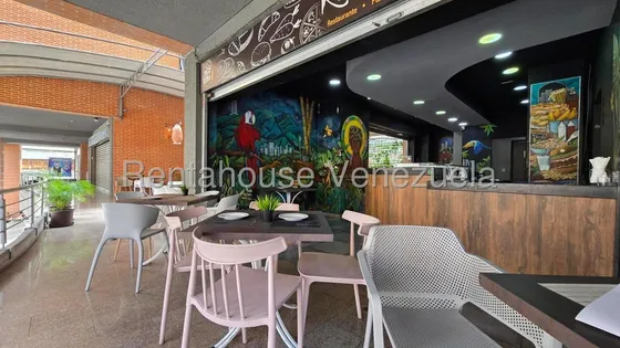 Negocio En Venta En Los Dos Caminos Con Agradable Terraza