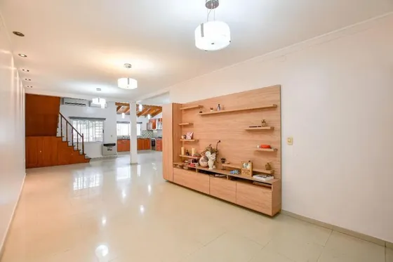 Casa En Venta - 3 Dormitorios 3 Baños - 300mts2 - La Plata