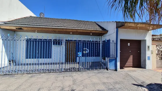 Venta De Casa 3 Ambientes En Caseros, Tres De Febrero