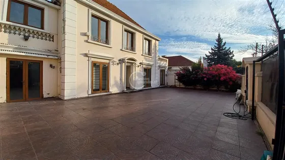 Casa En Arriendo De 7 Dorm. En Ñuñoa