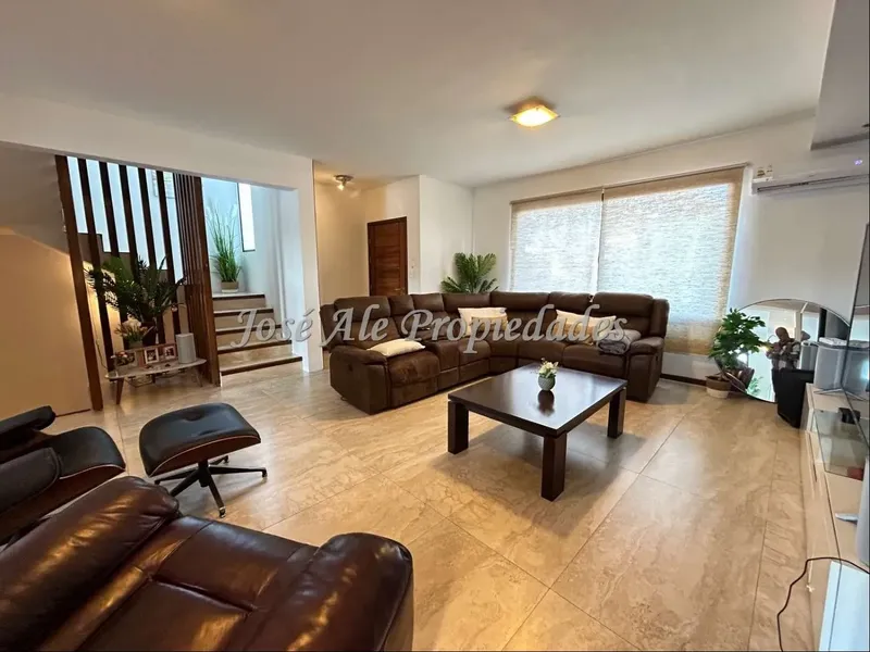 En Alquiler Hermosa Casa De 4 Dormitorios, A Metros De La Rambla Costanera De Colonia. · Foto 1