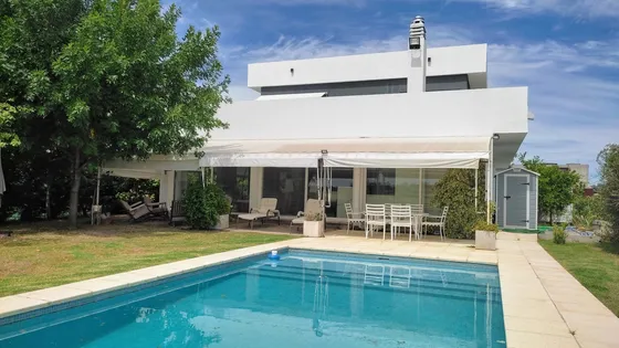 Gran Casa En Venta Con Pileta Sobre El Golf, Golf, El Canton