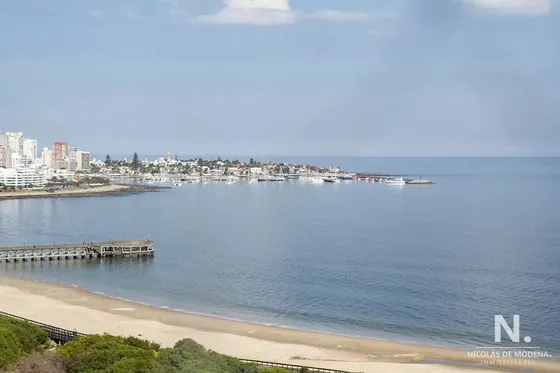 Departamento De 3 Dormitorios En Venta Frente A Playa Mansa, Coral Tower