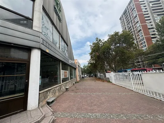 Local Comercial En Arriendo Con Estacionamientos