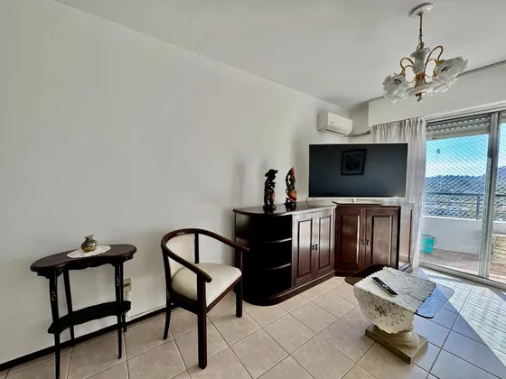 Venta Apartamento En Buceo Totalmente Equipado: 2 Dormitorios, Balcón Y Garage 