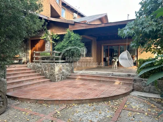 Casa En Venta De 3 Dorm. En Lo Barnechea Arrayán