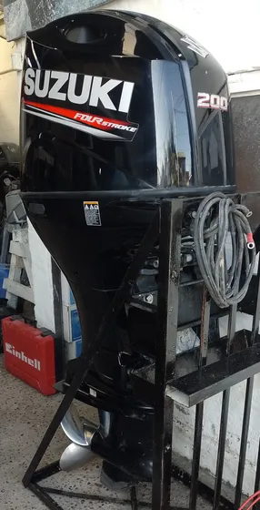 Motor Marino Fuera De Borda Suzuki 200 Hp 4 Tiempos