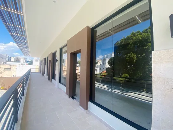 Alquiler Local Comercial En Piantini Con Terraza. Próximo A La Abraham Lincoln