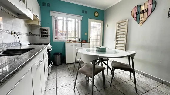 Triplex Caseros Casa 4 Ambientes Quincho 2 Cocheras Patio Apto Credito