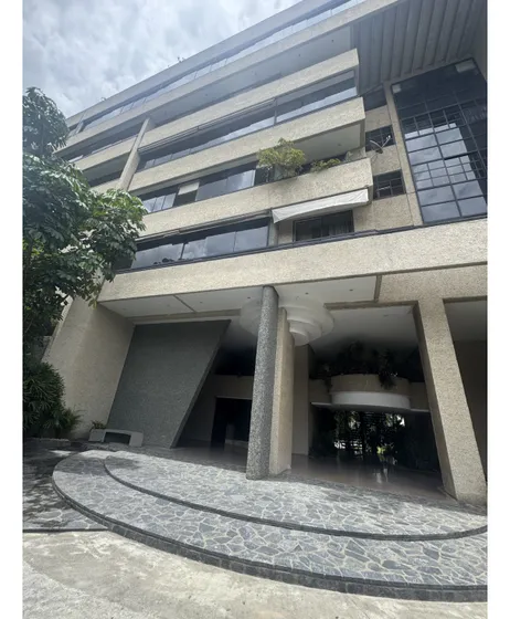 Alquilo Apartamento 250m2 Los Chorros 9995