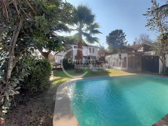 Casa En Venta De 5 Dorm. En Las Condes