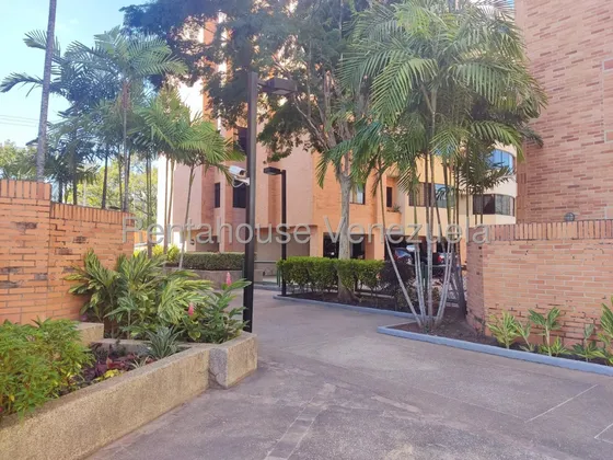 Apartamento En Venta Inm La Granja  Con Excelente Ubicación. Moderna Cocina, Electrodomésticos De Vanguardia, Decoración En Techos. Aire Acondicionado Integral. Naguanagua 25-22001